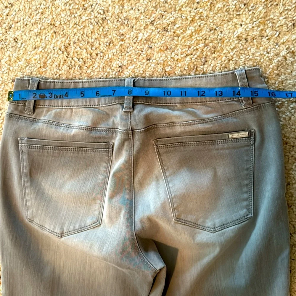 WHITE HOUSE BLACK MARKET light grey jeans. Size 8. - Picture 6 of 7